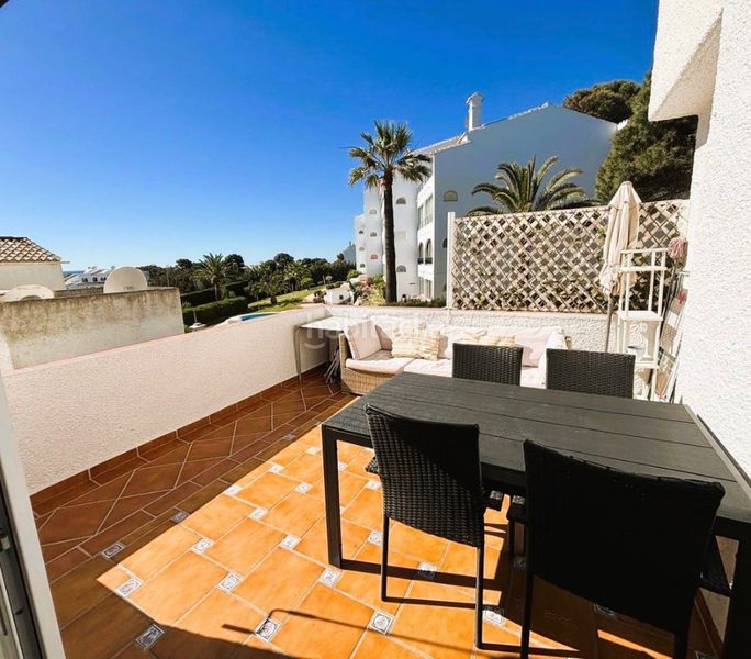 Foto 0d6cbf94-2615-4a6b-a476-7b8dc5ffe8fe. Pis amb xemeneia piscina a la cala Mijas Mijas
