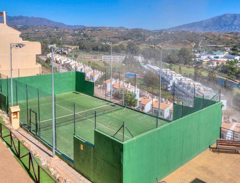 Foto bc5bb6a4-4aa1-44cf-88ba-c520b2bbffd6. Pis amb xemeneia aparcament piscina a la cala Mijas Mijas