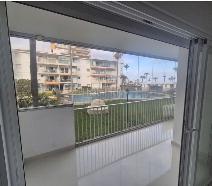 Foto 46ff88b4-c627-4fd8-b51e-f1703ec40d5d. Pis amb xemeneia piscina a Playa de los Boliches Fuengirola