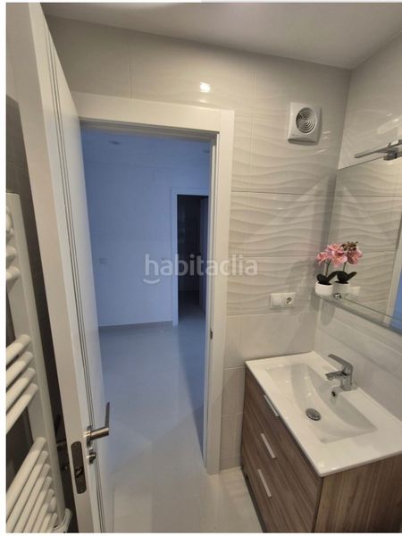 Foto bd593188-0b26-4acc-ba5d-e161771fbeb0. Pis amb xemeneia piscina a Playa de los Boliches Fuengirola