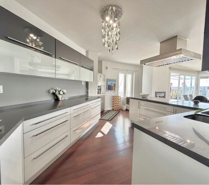Foto f3ae24e8-0b50-4232-aa08-8ef7879c4b72. Pis amb xemeneia piscina a Playa de los Boliches Fuengirola