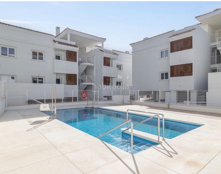 Foto ddfebd5c-c1b1-4c44-844d-445f876d68fb. Pis amb xemeneia aparcament piscina a Torreblanca del Sol Fuengirola