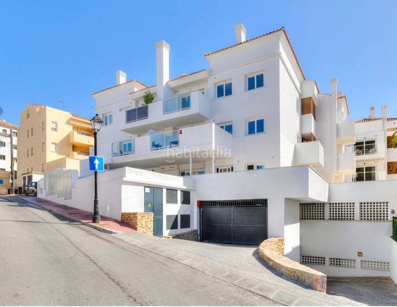Foto 1c2e72b9-2018-42ea-87be-9797879c3ab7. Pis amb xemeneia aparcament piscina a Torreblanca del Sol Fuengirola