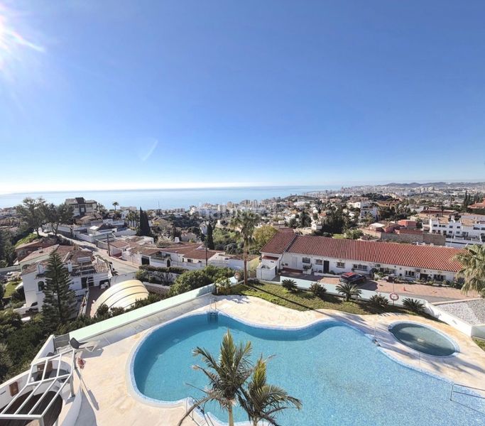 Foto 1503a48f-4669-4a8a-9522-9ca464c4d69c. Pis amb xemeneia aparcament piscina a Centro ciudad Fuengirola