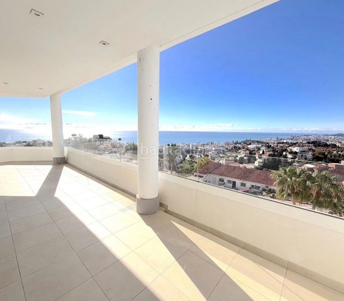 Foto 95171b42-6c00-4695-9f5b-9fd007d925a8. Pis amb xemeneia aparcament piscina a Centro ciudad Fuengirola