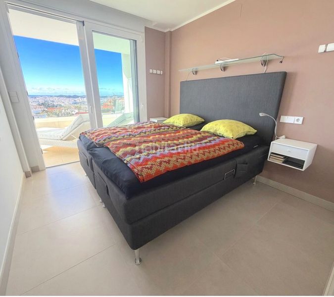 Foto f6b2be59-ec28-42bf-8a91-4010367ded02. Pis amb xemeneia aparcament piscina a Centro ciudad Fuengirola