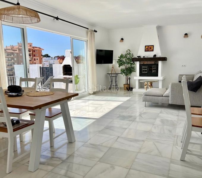 Foto bcca3b2e-712b-4f7b-9014-a5f31c307ca5. Casa amb xemeneia aparcament a Torreblanca del Sol Fuengirola