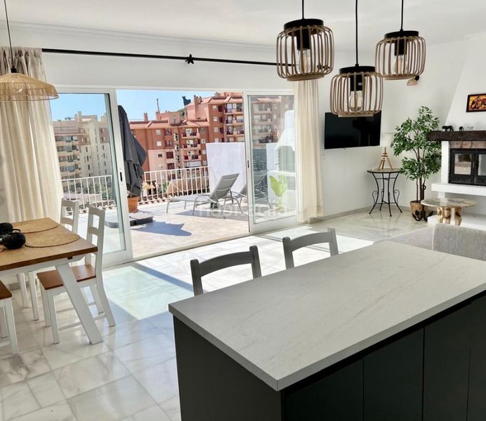 Foto bdf1bcb9-23af-4349-80d4-1ff582082ff9. Casa amb xemeneia aparcament a Torreblanca del Sol Fuengirola