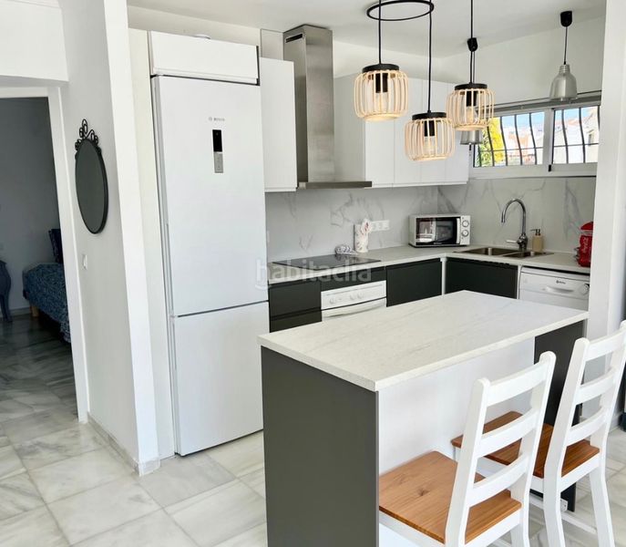 Foto c344fd9f-9af4-4c86-94d7-bd74563a91aa. Casa amb xemeneia aparcament a Torreblanca del Sol Fuengirola