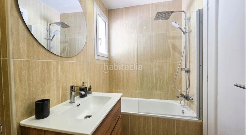 Foto de4a74db-8e6a-41f3-9795-574a89838d77. Pis amb xemeneia aparcament piscina a Alcorrín Manilva