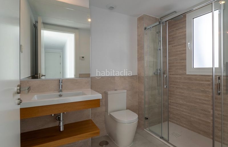 Foto b65347e7-6e9d-4a10-883c-de8733b5d541. Àtic amb xemeneia aparcament piscina a Alto de los Monteros Marbella