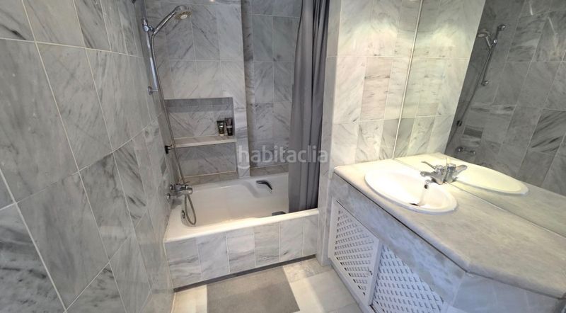 Foto 0f255ad4-9720-4838-ad42-1551512af9d7. Casa adossada amb xemeneia aparcament piscina a Sierra Blanca Marbella