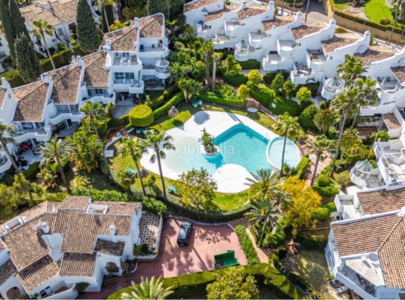 Foto 58d77a16-514d-4156-a78a-28aefafac246. Casa adossada amb xemeneia aparcament piscina a Sierra Blanca Marbella