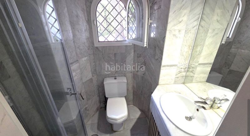 Foto e8fe16da-9a22-4d16-94af-e1335fb67039. Casa adossada amb xemeneia aparcament piscina a Sierra Blanca Marbella