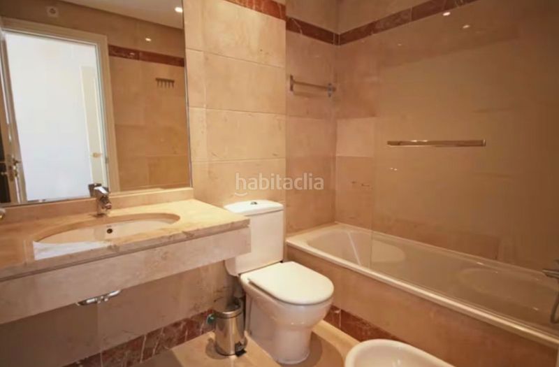 Foto 4a49de88-0ef6-468d-810f-305b24bc2f01. Pis amb xemeneia aparcament piscina a Riviera del Sol Mijas