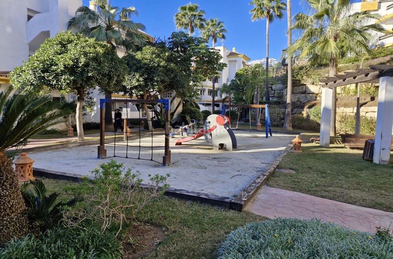 Foto ec9be0eb-2be8-472c-a686-3eeb1fe77326. Pis amb xemeneia aparcament piscina a Riviera del Sol Mijas