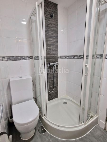 Foto f9b3f93d-6bc8-4cf8-9dfe-cdb0682275d5. Pis amb xemeneia piscina a Santa María Marbella