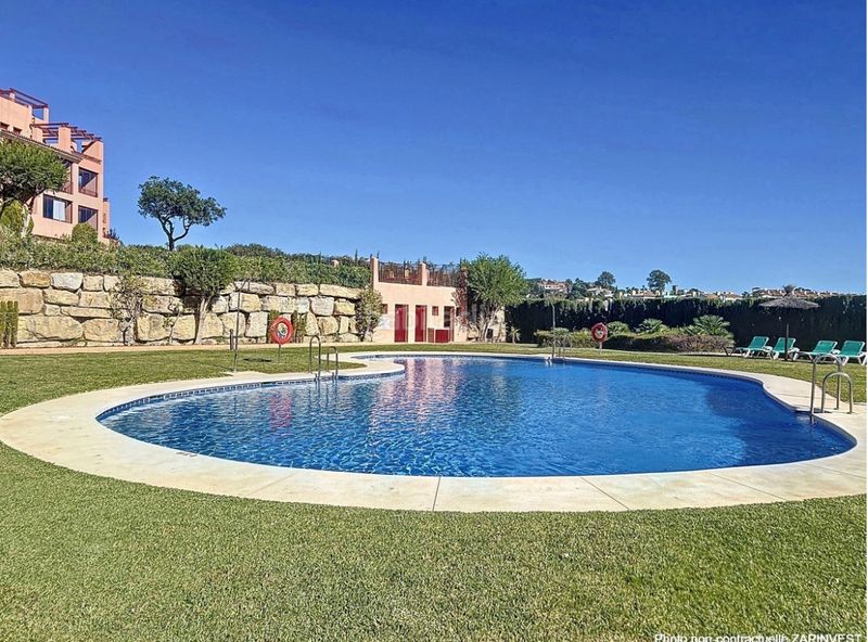 Foto 5e78d74f-f409-4991-bbe4-c362b59cfab1. Pis amb xemeneia aparcament piscina a Chullera Manilva