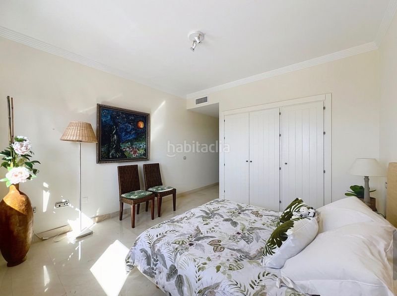 Foto cc12fbab-573f-401c-a9a5-c93508dd3108. Pis amb xemeneia aparcament piscina a Chullera Manilva