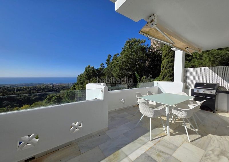 Foto 4f49efa8-7163-46fd-905f-615b64248574. Pis amb xemeneia aparcament piscina a Santa María Marbella