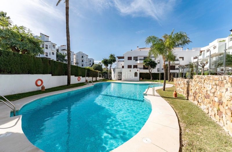 Foto f038a5dc-358b-43da-afe4-67f427126fdf. Pis amb xemeneia aparcament piscina a Cancelada Estepona