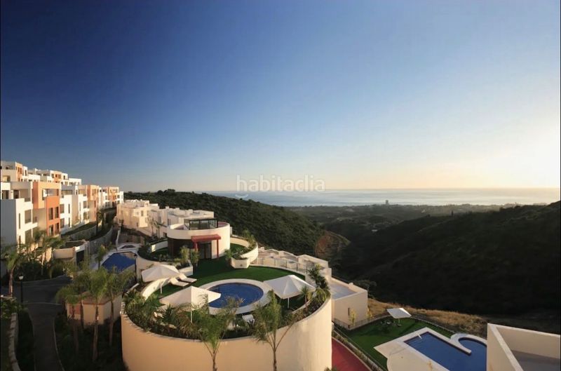 Foto 71e0fabb-4c51-4a11-b1de-e718fc551573. Pis amb xemeneia aparcament piscina a Alto de los Monteros Marbella