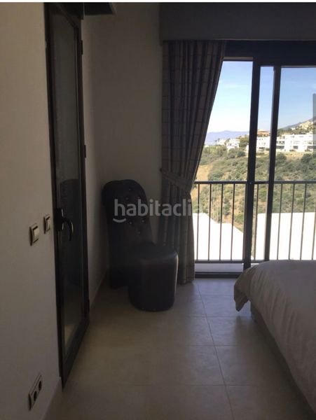 Foto e8bf7eb1-dd3f-4e69-b76c-6f2bead5b4e4. Pis amb xemeneia aparcament piscina a Alto de los Monteros Marbella