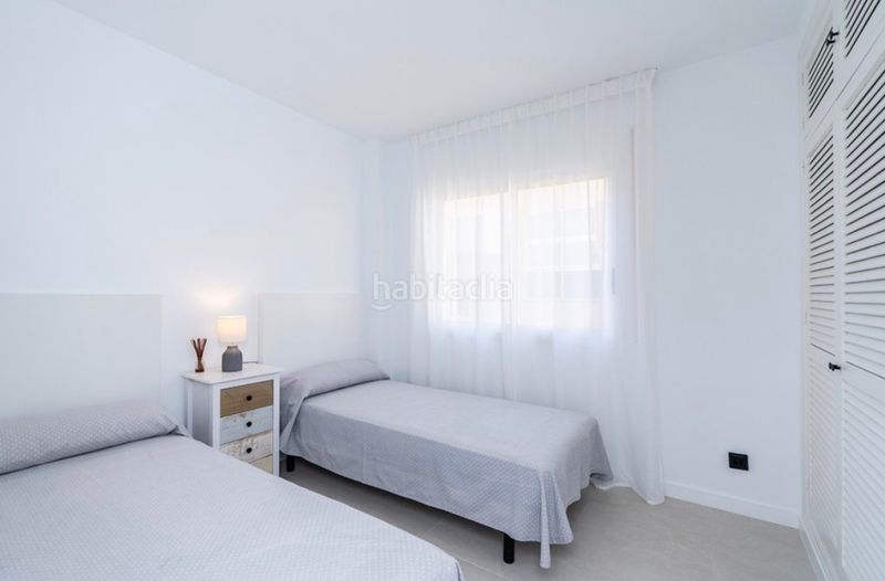 Foto 02ec439b-c1e7-4ffc-8382-7db9bb7d1dbc. Pis amb xemeneia a Zona Miraflores Marbella