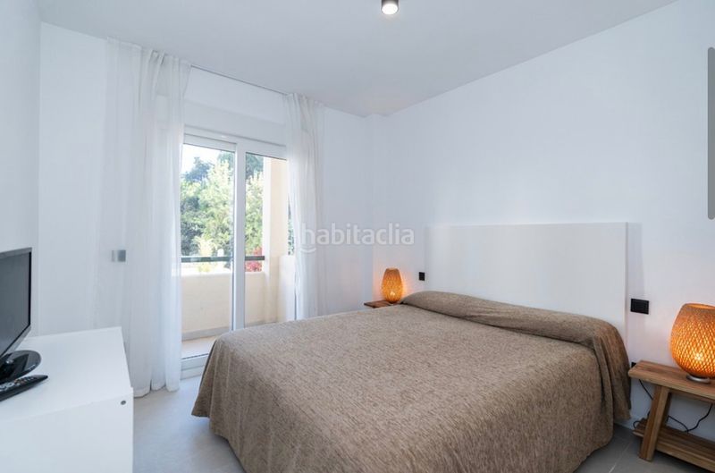 Foto 60284470-69b7-47ce-817f-6940f10cf8a8. Pis amb xemeneia a Zona Miraflores Marbella