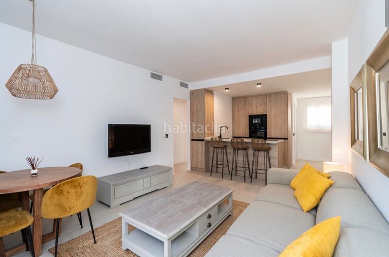 Foto ff8a7c54-ae43-4772-907a-a6642fd493c9. Pis amb xemeneia a Zona Miraflores Marbella
