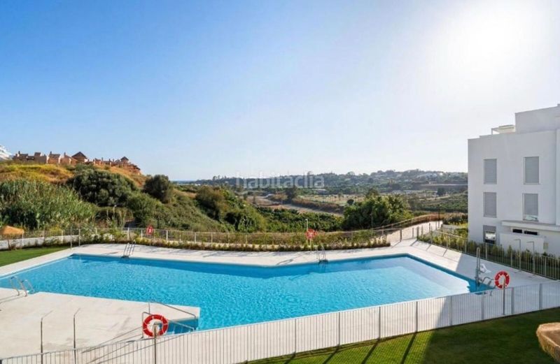 Foto 1d8fb7f4-94fc-4ba6-9733-4da2c2f5a807. Pis amb xemeneia aparcament piscina a Cancelada Estepona