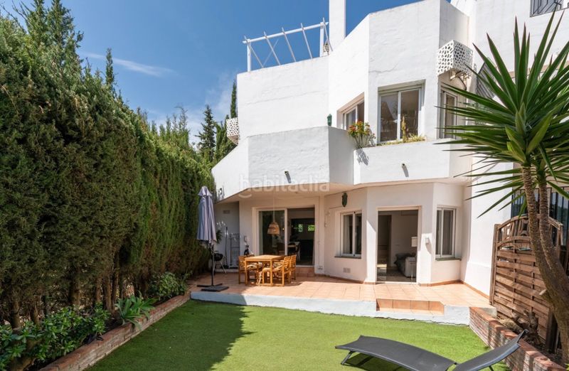 Foto 33fbd44b-6a01-4f09-aafe-ced783b26d27. Casa amb xemeneia aparcament piscina a La Concha - Resina Golf Estepona
