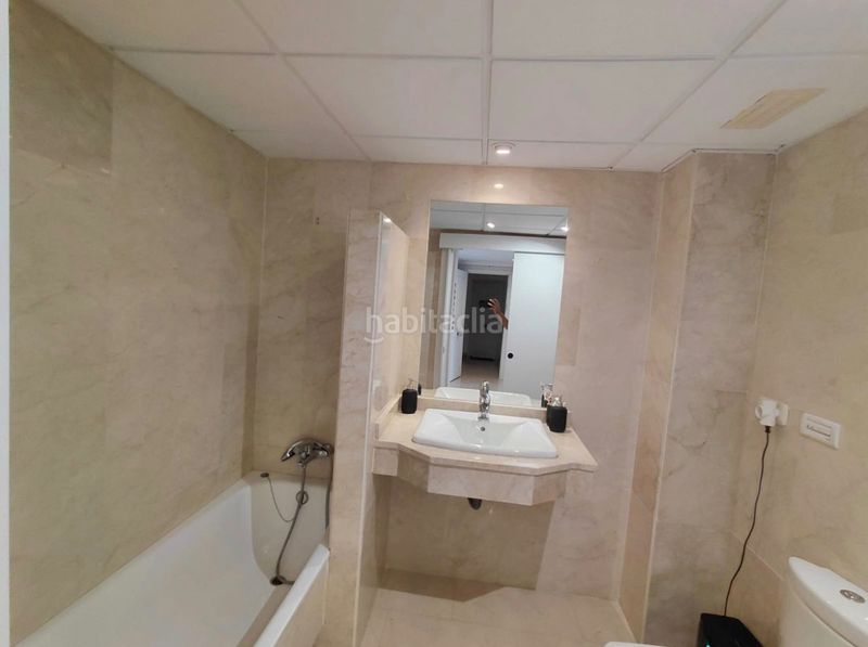 Foto 11be93d2-6e52-4545-a727-bf0dfdc1a3e1. Pis amb xemeneia aparcament piscina a Sierra Blanca Marbella