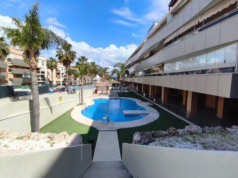 Foto 53c7a085-5086-4bcf-94ec-db34d817fd0c. Pis amb xemeneia aparcament piscina a Montemar Torremolinos