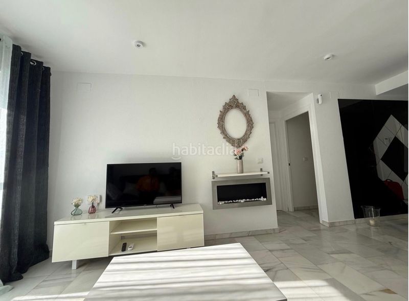 Foto f98b70ea-a6ad-4995-b0e6-a8d78c30c276. Pis amb xemeneia piscina a Riviera del Sol Mijas