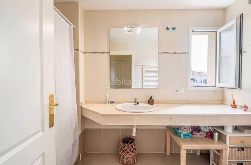 Foto 077be7d5-dd2d-4520-8402-3fea36ab63a8. Pis amb xemeneia aparcament piscina a La Duquesa Manilva