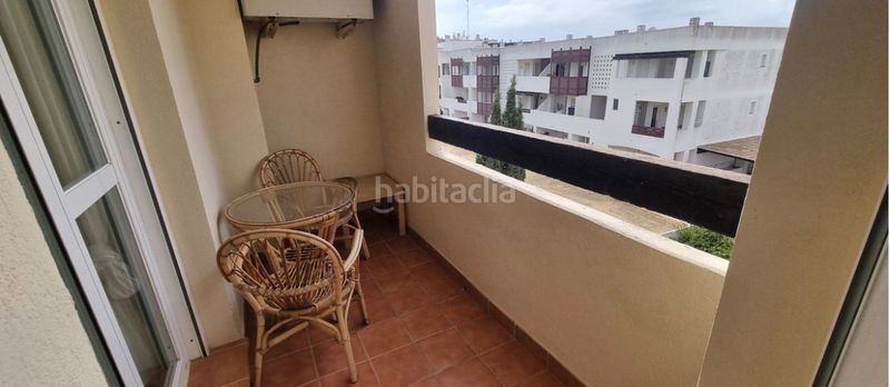 Foto a90f7aba-26aa-41e7-8beb-40335aa91175. Pis amb xemeneia aparcament piscina a La Duquesa Manilva