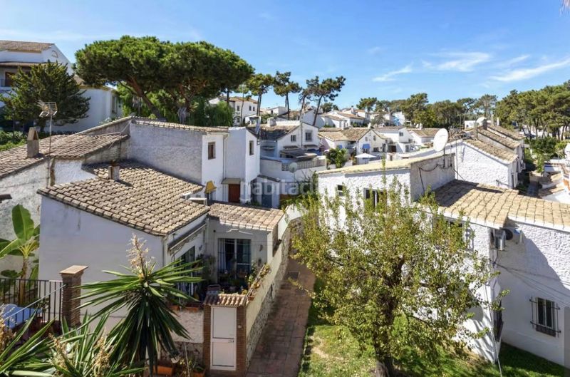 Foto 8af656a4-cca7-48e6-9d27-e68fc066c472. Casa amb xemeneia a Marbesa Marbella