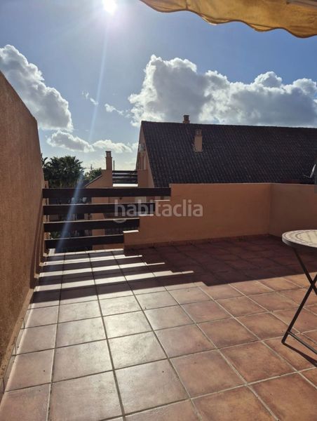 Foto b1fb8ca3-b819-46cb-9a6e-b782146ff297. Pis amb xemeneia aparcament piscina a Casares golf - Casares del sol Casares