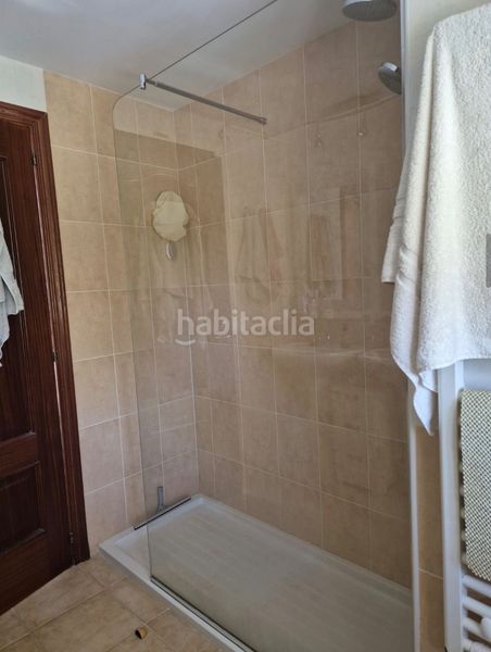 Foto fc5e5226-ecbc-4739-b893-a921724c404f. Pis amb xemeneia aparcament piscina a Casares golf - Casares del sol Casares