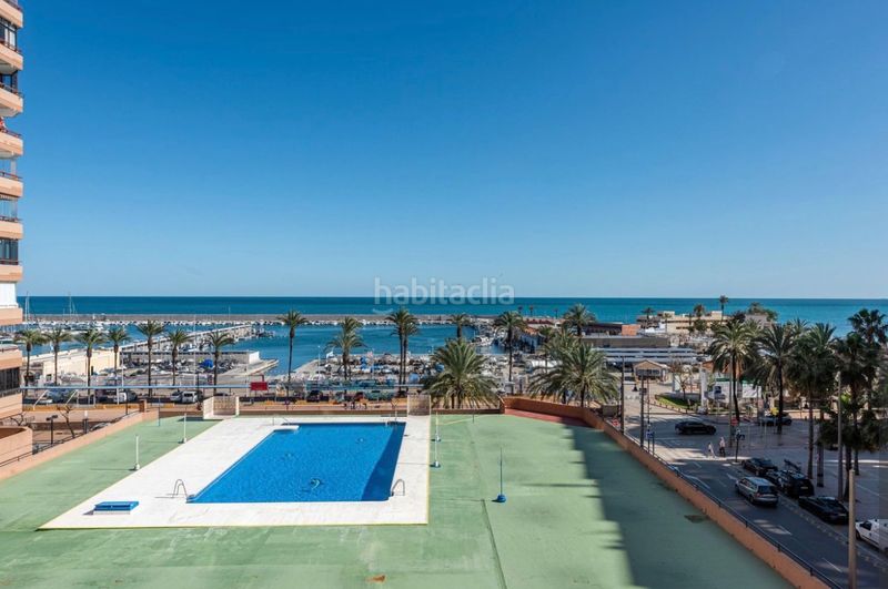 Foto 842c9b69-1c6f-470e-9fd5-b16e82e870e3. Pis amb xemeneia piscina a Puerto Deportivo Fuengirola