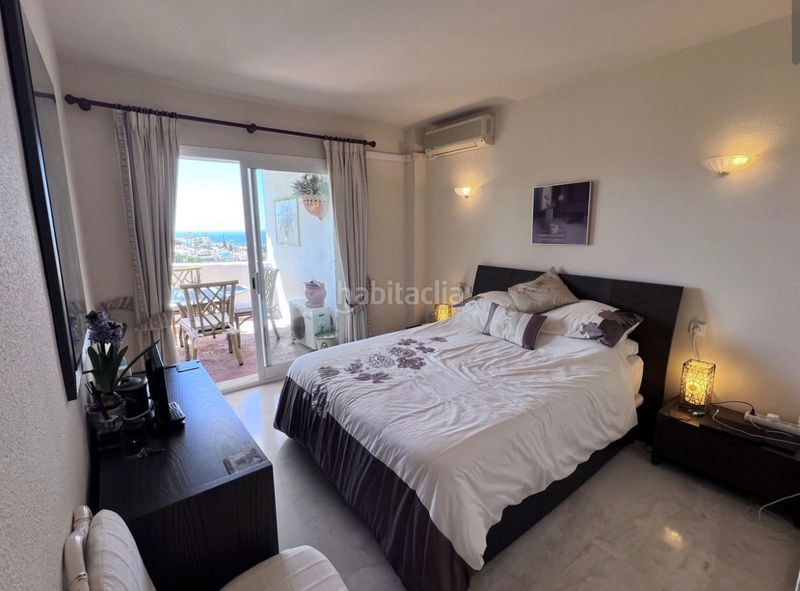 Foto 388d6676-994d-4c56-a81b-77072b8bd705. Pis amb xemeneia piscina a Calahonda Mijas