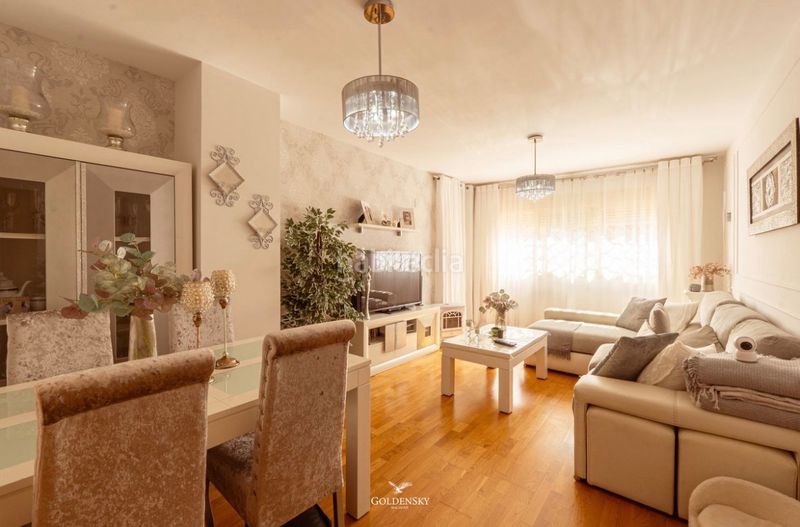 Foto 0e0aa729-1bf7-4232-a75d-4829536cad53. Pis amb xemeneia aparcament a Centro Estepona