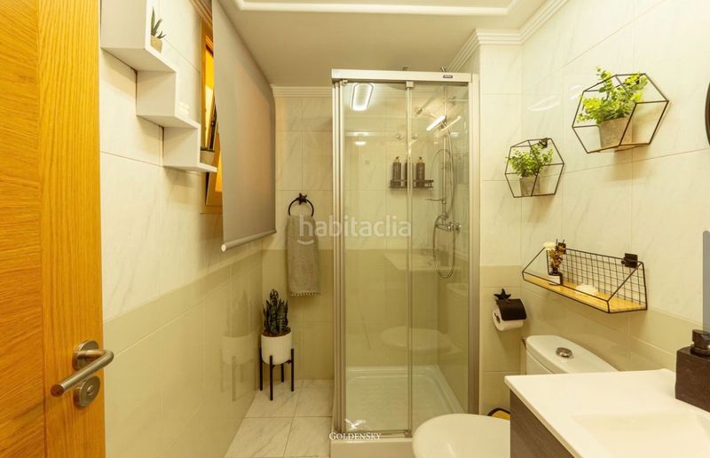Foto f973ddd3-ee92-4727-af6c-8a087be5bb83. Pis amb xemeneia aparcament a Centro Estepona