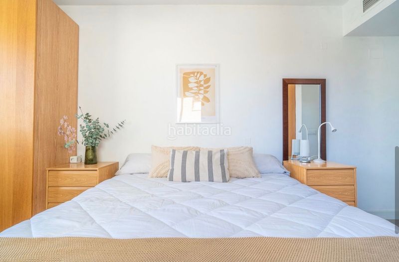 Foto ef630293-a66b-4e08-a7c1-c727140b193b. Pis amb xemeneia aparcament piscina a la cala Mijas Mijas