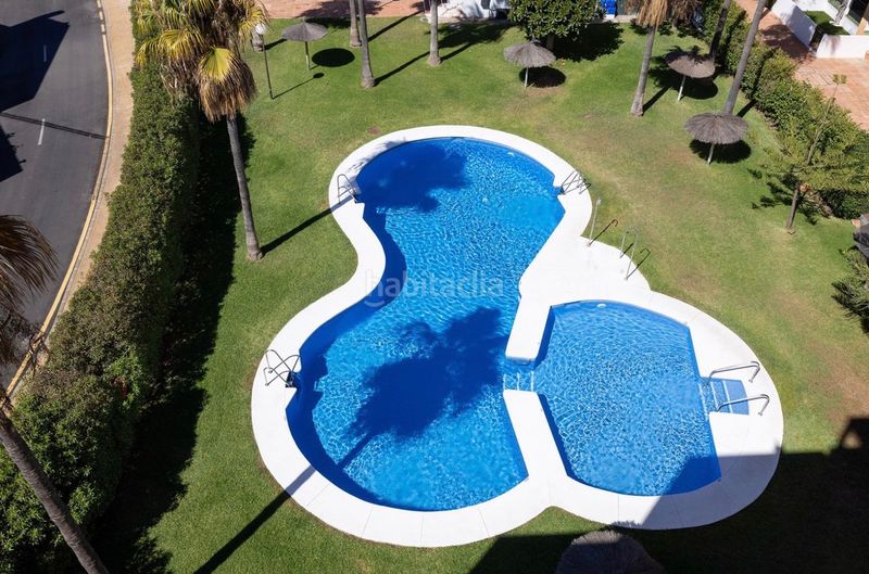 Foto 406699ef-951c-45e5-a7c0-165715292633. Àtic amb xemeneia aparcament piscina a Guadalobón Estepona