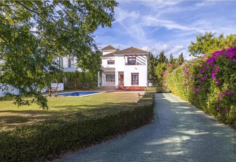 Foto 3f255521-f092-4561-bba3-dd9c504016b6. Casa amb xemeneia aparcament piscina a Casasola Estepona