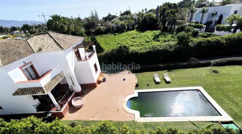 Foto 8789c175-30a4-4a12-81c5-3b62d361c857. Casa amb xemeneia aparcament piscina a Casasola Estepona