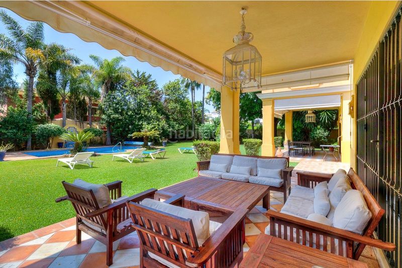 Foto 1edf8855-fbca-46a7-9413-472a7e2e8244. Casa amb xemeneia aparcament piscina a Casasola Estepona