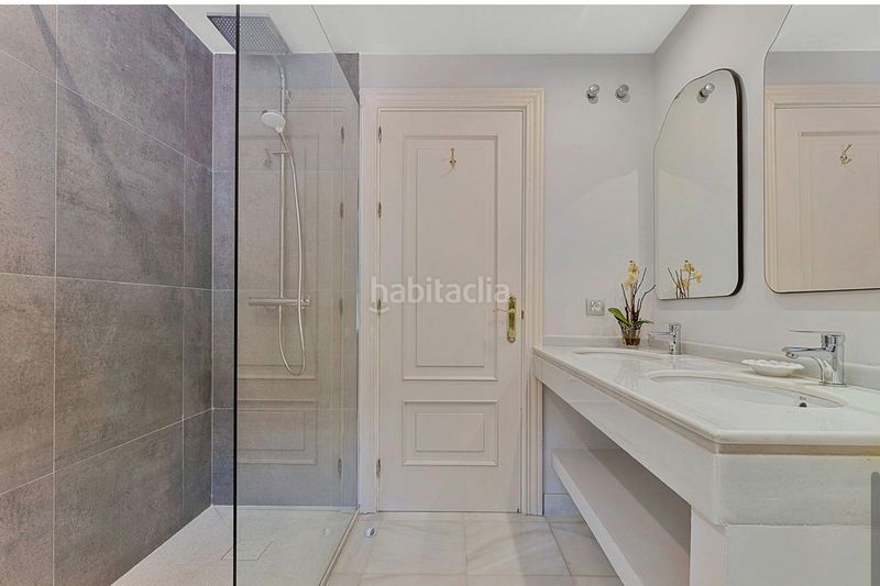 Foto 2d10202f-0261-48f7-94a8-72018e24243b. Casa amb xemeneia aparcament piscina a Casasola Estepona